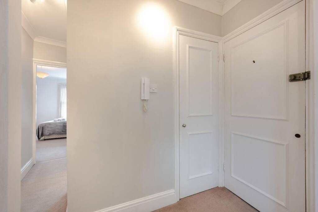 Apartamento Cosy 2 Bed In Kensington Olympia Londres Exterior foto