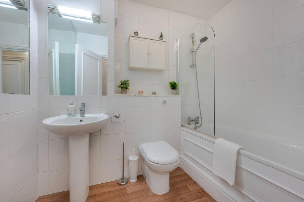 Apartamento Cosy 2 Bed In Kensington Olympia Londres Exterior foto