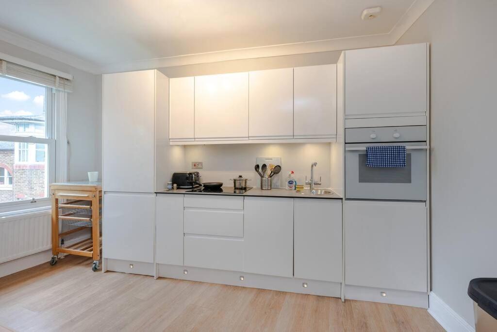 Apartamento Cosy 2 Bed In Kensington Olympia Londres Exterior foto