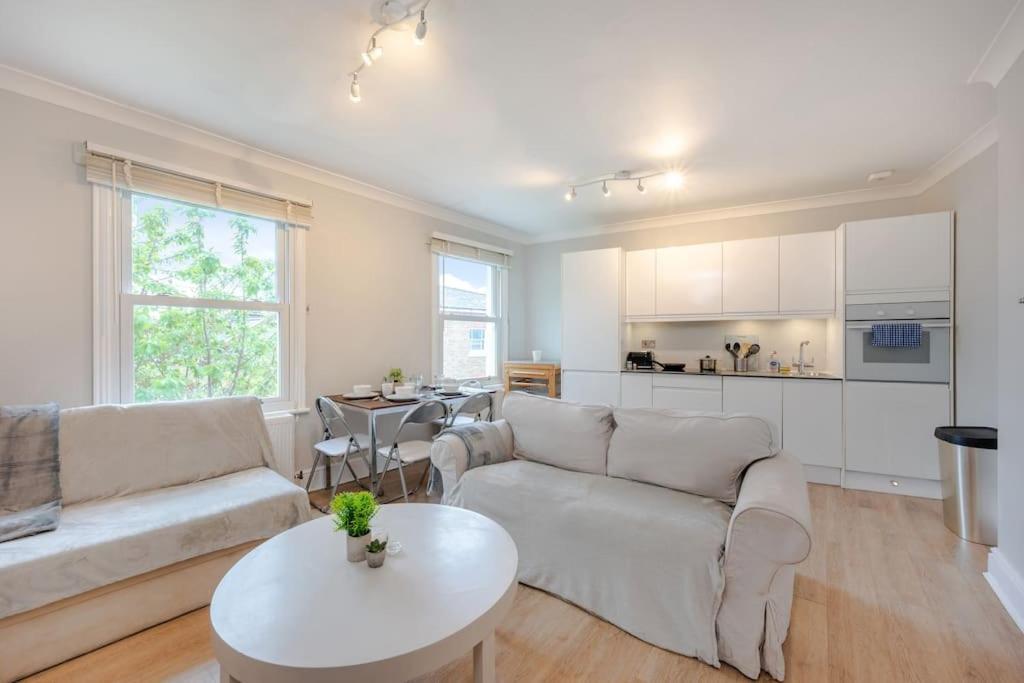 Apartamento Cosy 2 Bed In Kensington Olympia Londres Exterior foto